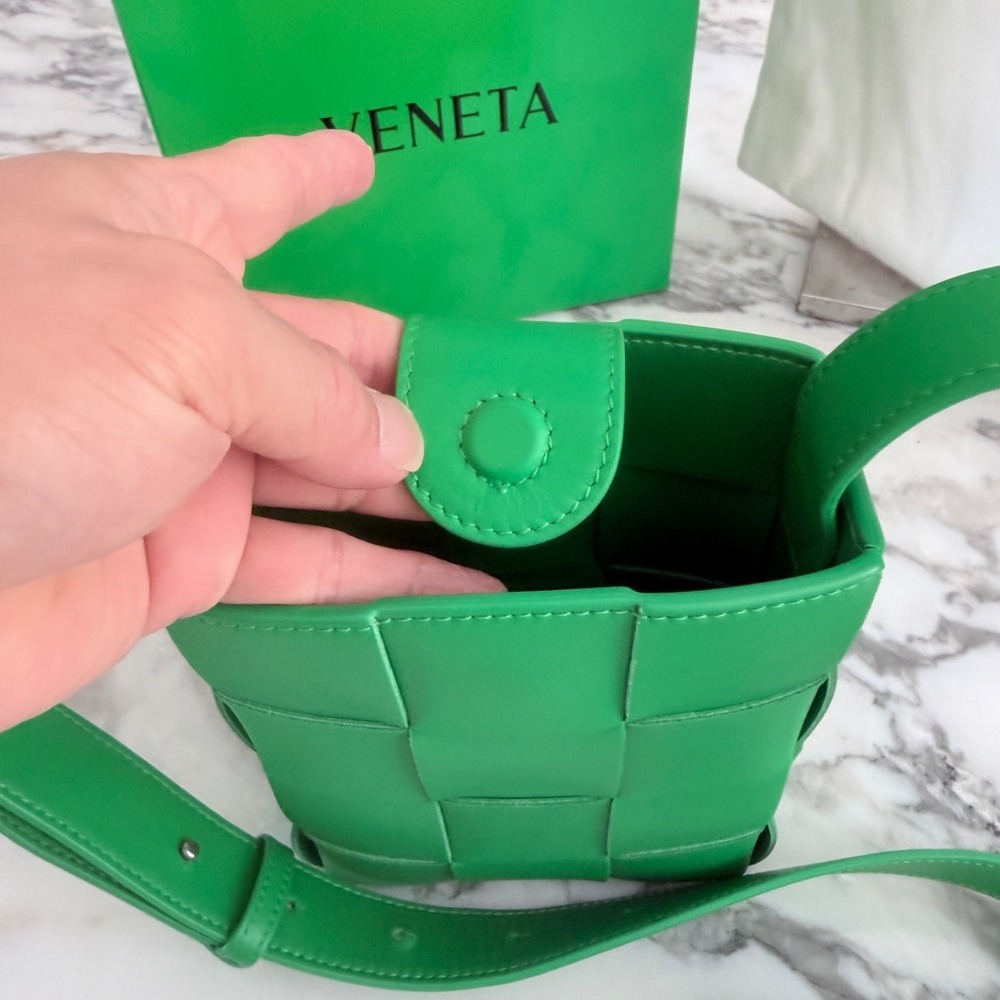 BOTTEGA VENETA 729298 Intrecciato Green Leather Cassette Shoulder bag - Picture 9 of 15